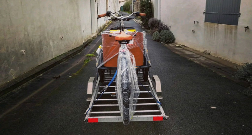 Cargo bike on trailer