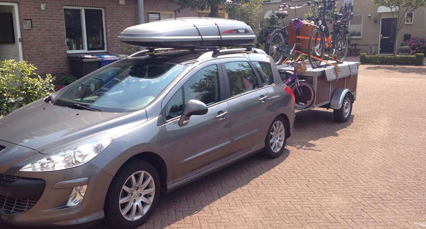 Transporting a cargo bike by car