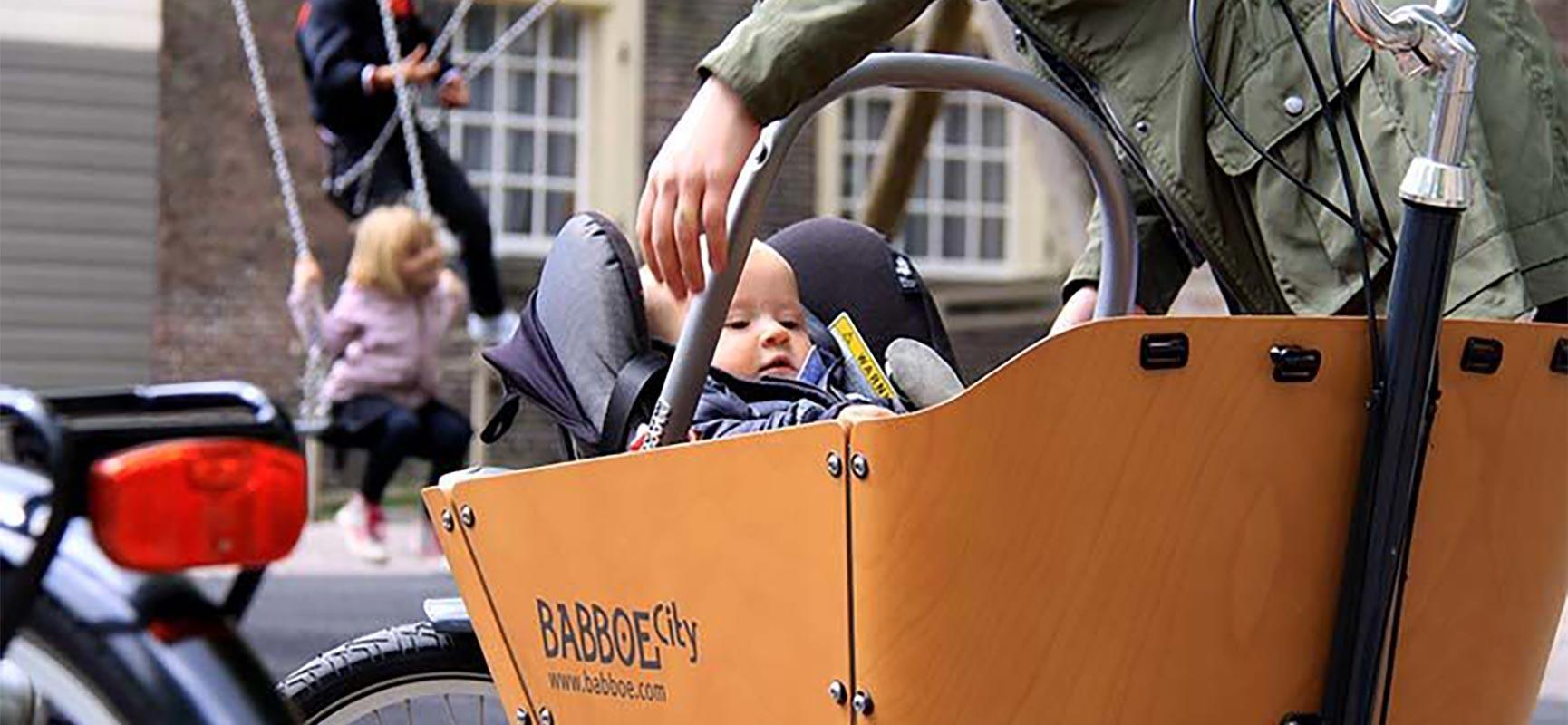 baby in cargo bike