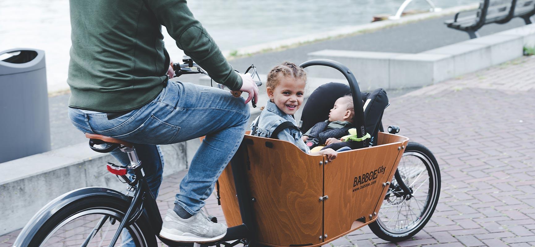 Useful! Taking a maxi cosi in the cargo bike